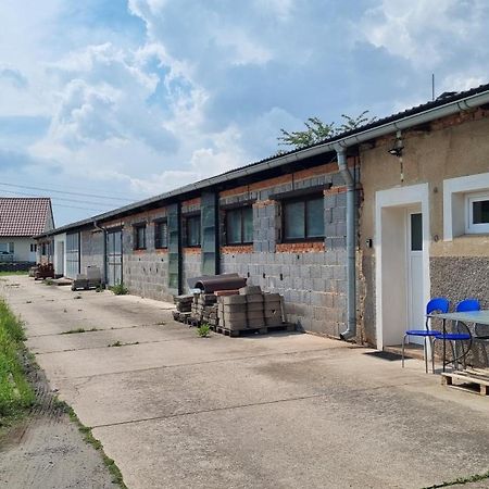 Apartmany Vinarstvi Klucov Lstibor Dış mekan fotoğraf